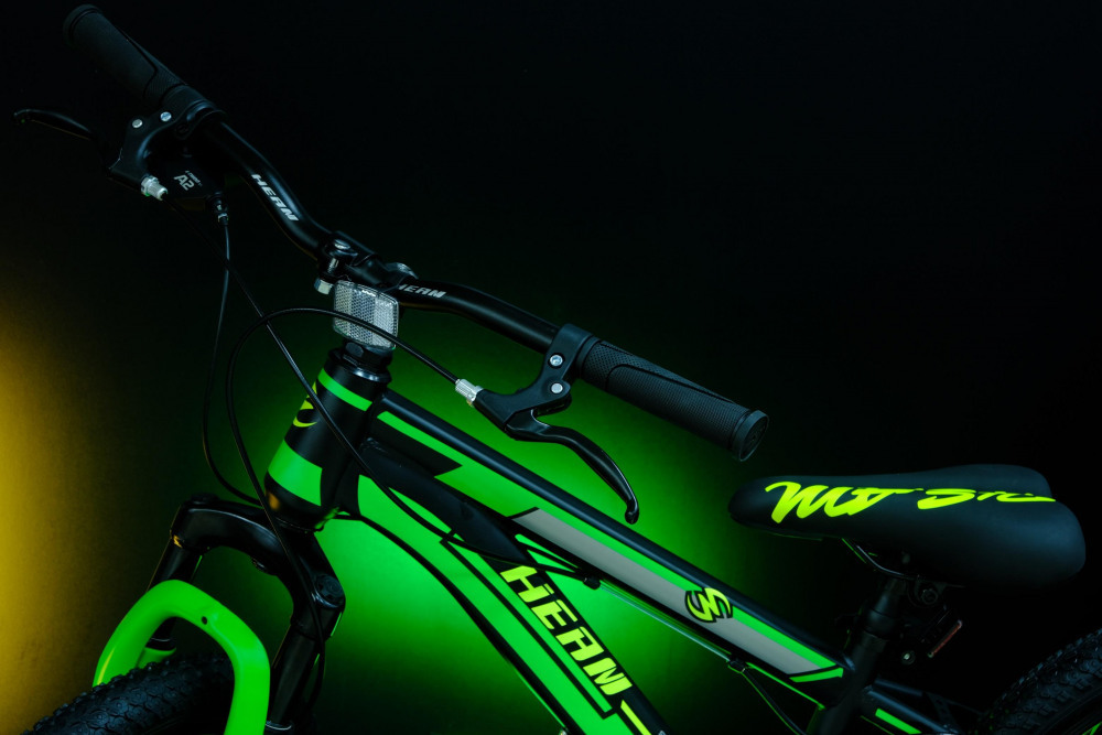 Heam First 207 Матовый Чёрный/Зелёный